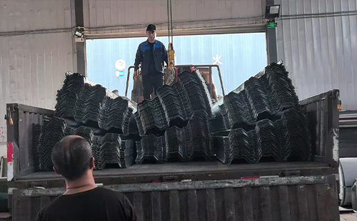闭口楼承板耐火时限实测：大跨度怎样选海南藏族楼承板