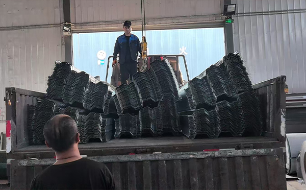 现代建筑中的高效结构选择——海南藏族楼承板的应用解析